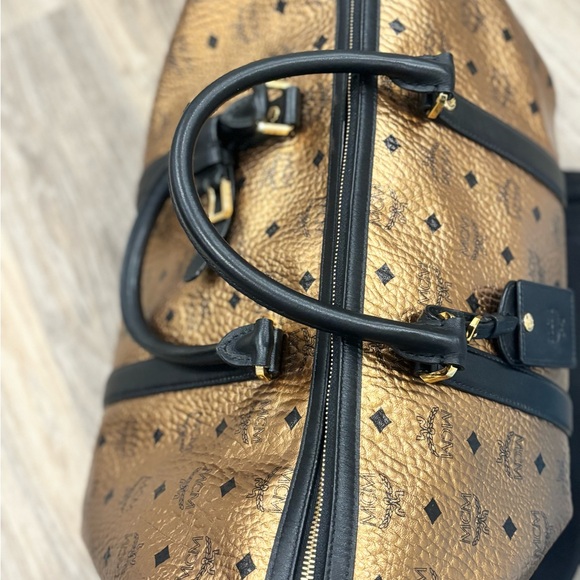 Luxury Metallic Gold and Black Weekender Bag - Picture 6 of 12